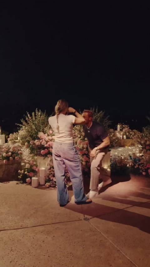 萨巴伦卡与38岁巴西富商乔治斯订婚，两人F1相识