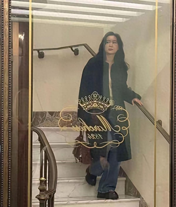 贾玲已经不再是从前那个贾玲了，现在的贾玲跟夺舍了一样