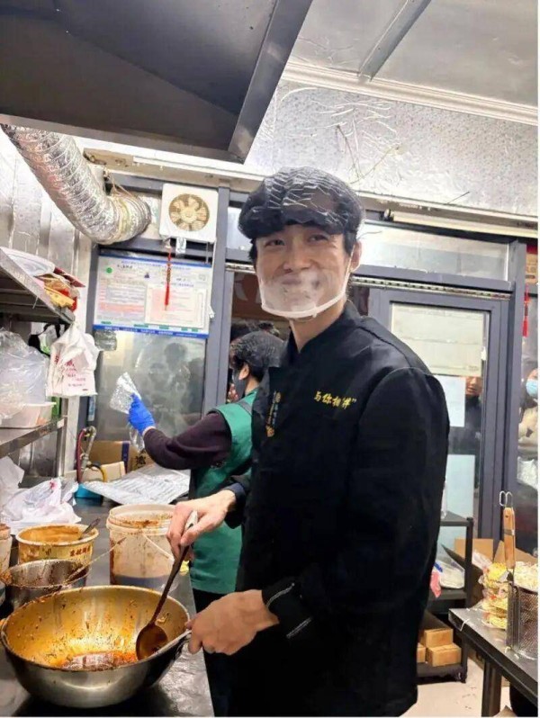 被“麻辣拌界史铁生”感动后，我更想推荐你读《我与地坛》