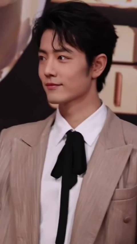 真正的好演员会让角色活在细节里，这就是肖战！蝴蝶结战特别甜！