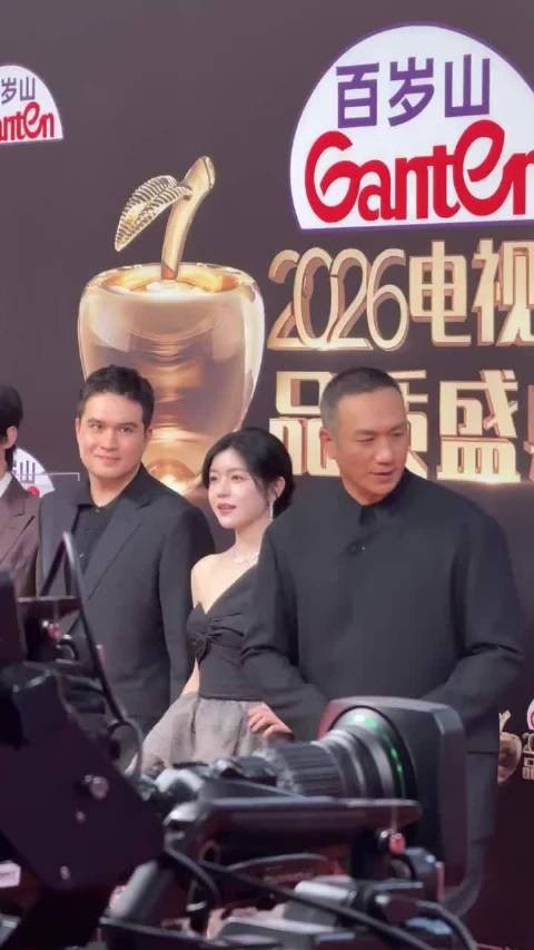 陈妍希电视剧品质盛典红毯，牛奶皮肤陈妍希，状态太好了