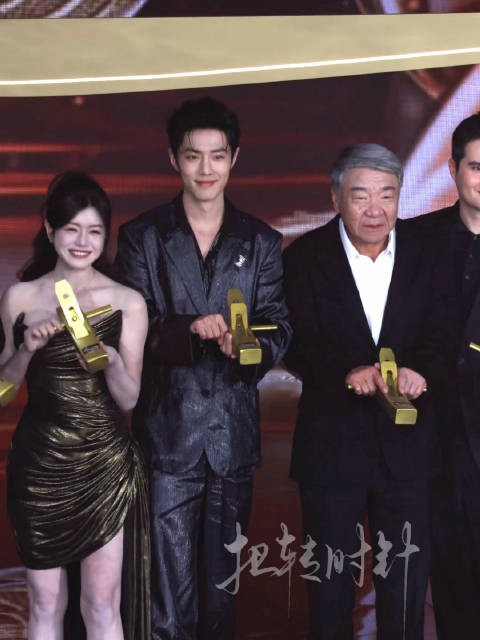 嘿嘿恭喜全员上台领奖 们大爆剧是这样的支持肖战带着藏海传横扫奖项