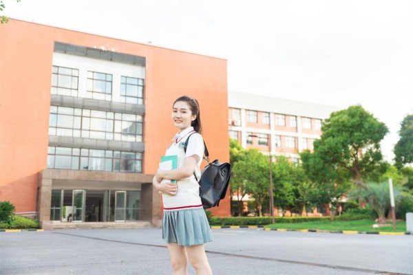 男人念念不忘的婚外女人，都非常擅长“保持距离”，从来不纠缠