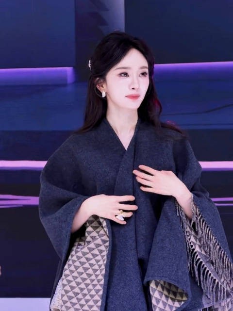 杨幂被粉丝喊妈妈，马蜂金嗓子社牛现场