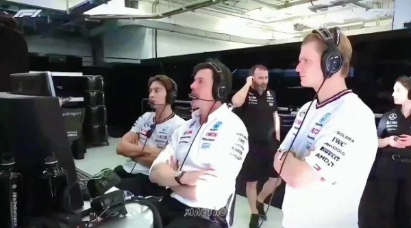 乔治·拉塞尔闪耀赛场，颜值战绩双高光助梅奔包揽排位前二