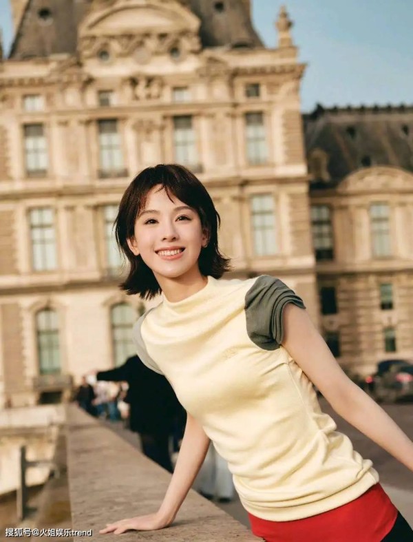 陈都灵清冷亦有锋芒,优雅自在生长