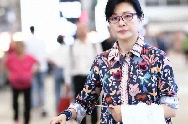 57岁周涛再就业,感情风波未平息,转型之路真顺利