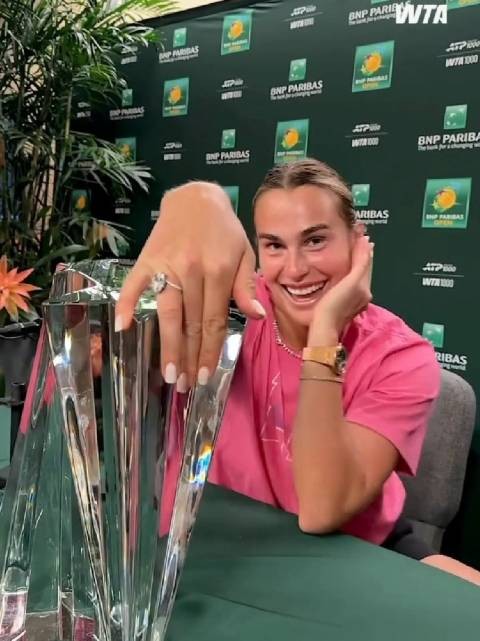 真不明白有什么好炫耀的—— 你怎么知道我收到了大钻戒又拿到了大奖杯?