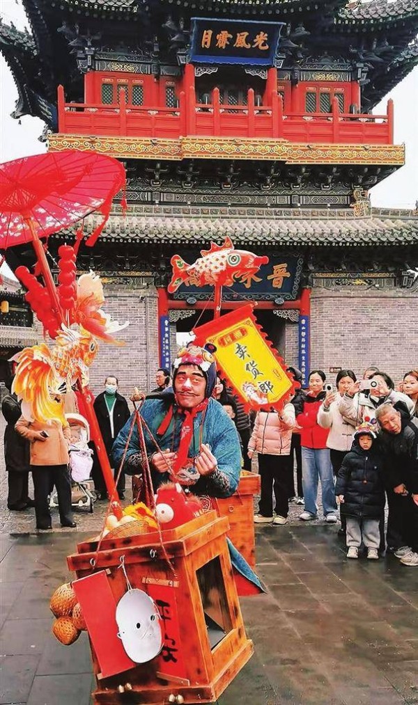 “卖货郎”带热太原古县城,演出时段游客爆棚