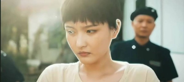 女人被关进男子监狱，结局惨了