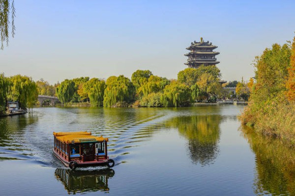 人文齐鲁|他从未到过济南，却写下最美的泉城诗篇