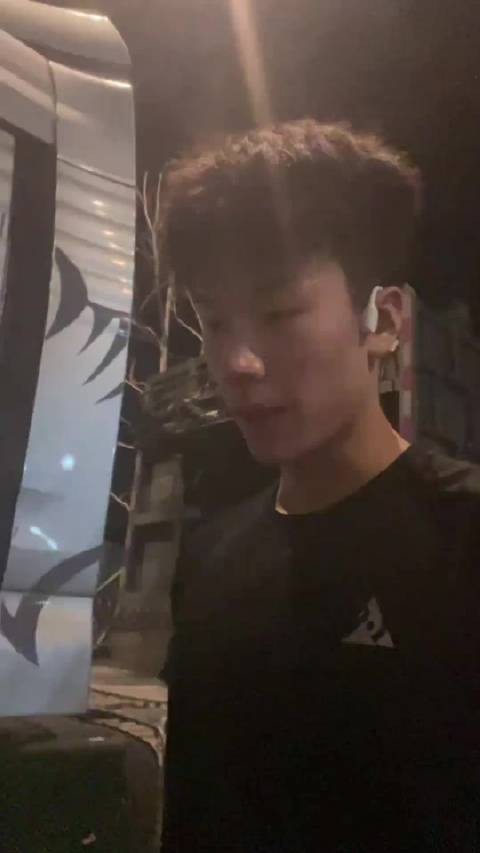 不是俺偷滴，俺只会偷他的袜子内裤