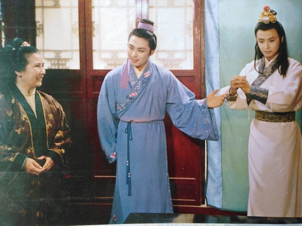 红楼梦：尤老娘是朝廷命妇为何被迫改嫁？