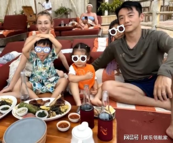 郑恺苗苗巴厘岛首晒全家福，三胎女儿终露面?