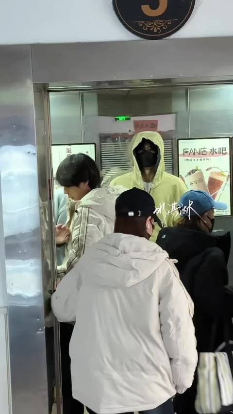 卧槽！张凌赫真的是bking的神！ 这性张力绝了！喉结太顶了