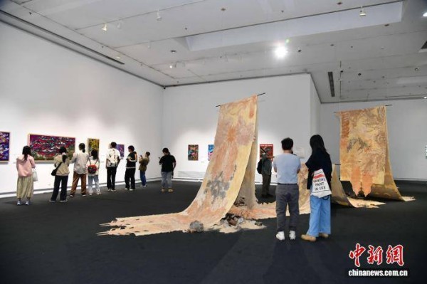 《巴厘岛——雨林外的艺术与世界》展览在广州开幕