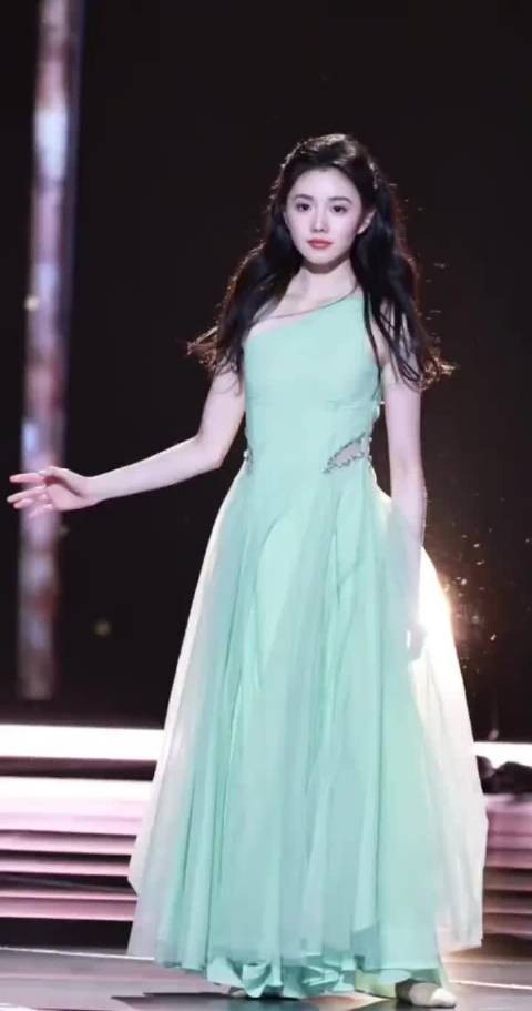 不只是单纯的跳舞,而是将自己与舞蹈融为一体,存子太牛了|刘浩存