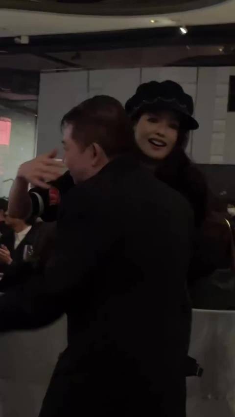 舒淇获香港导协 “ 新晋导演” 奖,恭喜啊