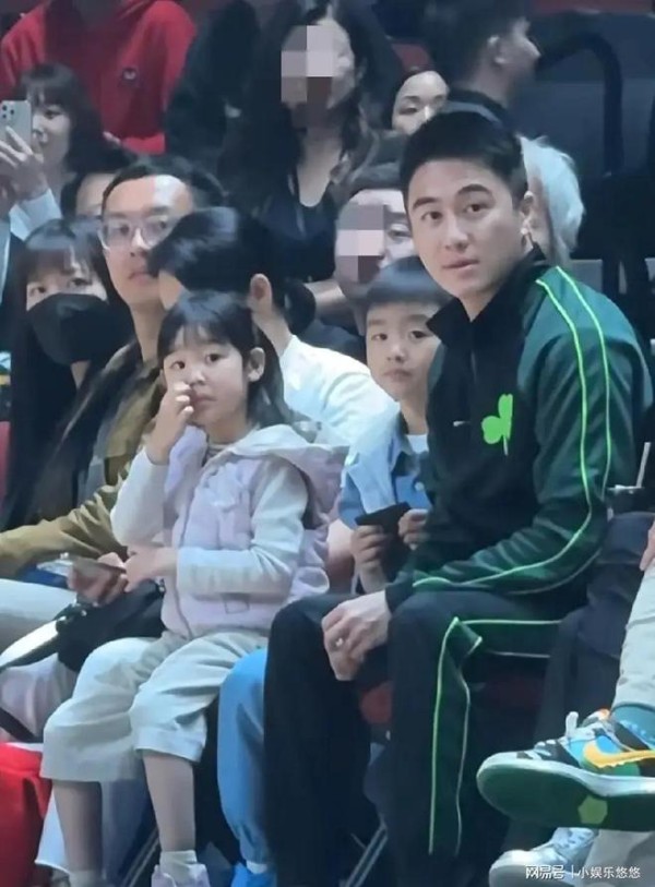 奚梦瑶的两个孩子没一个像她，儿子是何猷君的迷你版，女儿像奶奶