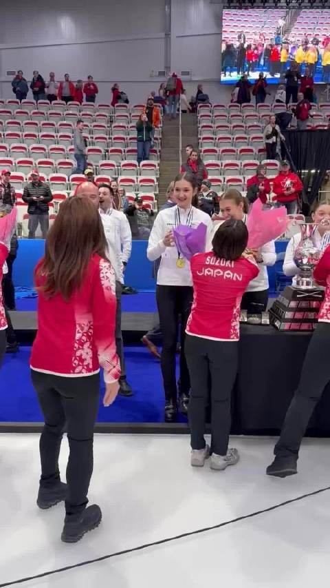 Team Fujisawa铜牌赛后拥抱对手,未与瑞典队握手