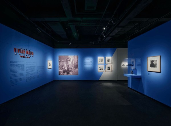 隐秘摄影天才薇薇安·迈尔个展《未见之作》登陆上海，跨越半世纪的视觉对话启幕