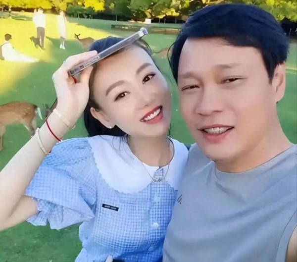 "足坛浪子"为娶小17岁娇妻，甘愿倒贴300万离婚！如今他后悔了吗