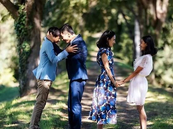 刘烨48岁生日，老婆晒全家福甜度爆表，本尊发文词条画风跑偏