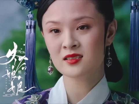 甄嬛传的娘娘们嘴上越蠢，下手越狠，巴掌从来不会软