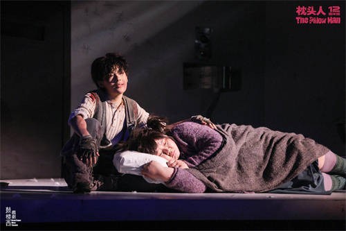 陈丽君首登话剧舞台，台上台下共情角色，女版《枕头人》预演