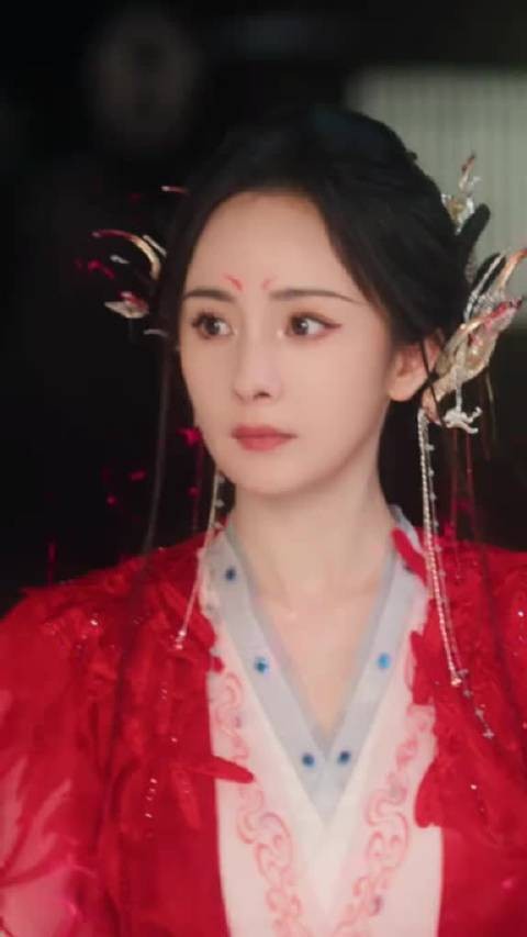 直接美成建模脸了,杨幂涂山红红内娱绝无代餐