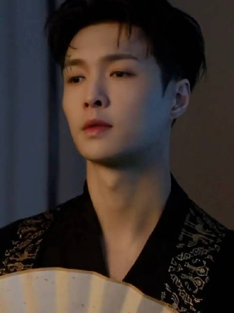 眉目清朗，自带清风张艺兴