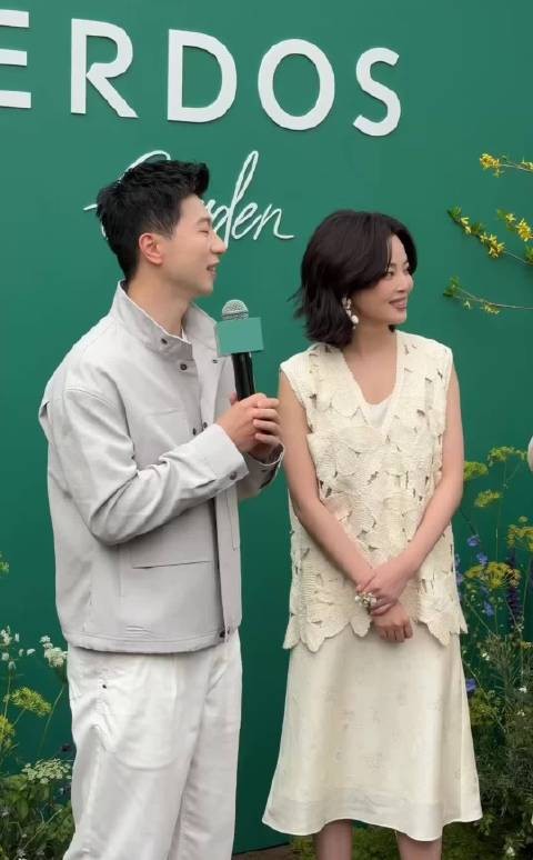 辛芷蕾马龙活动同框两人同框热聊在叔什么呢？