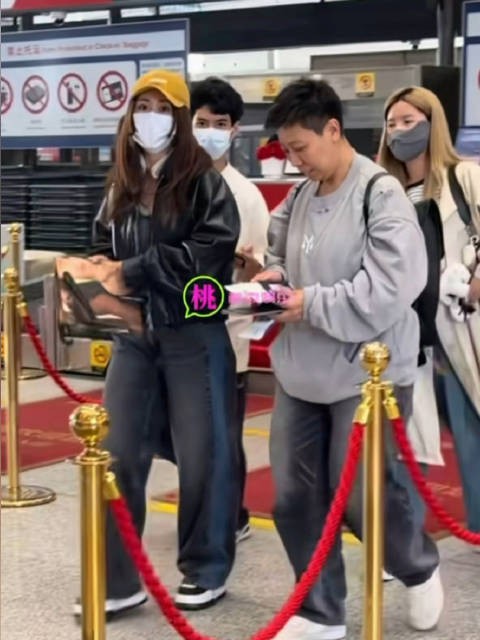 刘芸15岁儿子近照