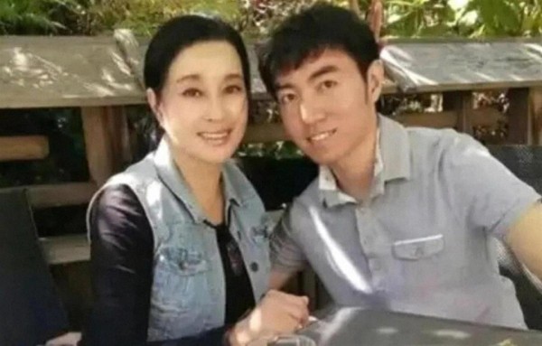 刘晓红回应3大争议，未给姐姐刘晓庆留体面，难道我们都被蒙了？
