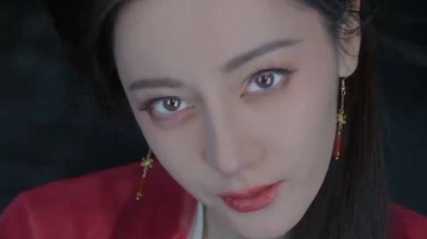 迪丽热巴贺思慕登顶白日提灯,小男孩获救