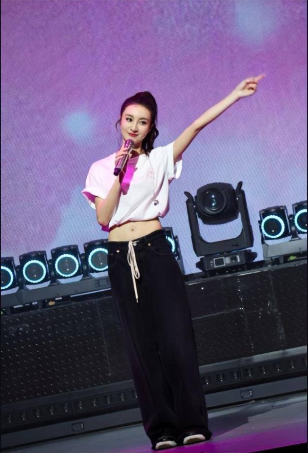 TVB视后病到失声坚持开唱，林峯拍片支持，戏中搭档成嘉宾