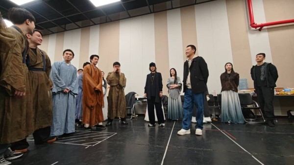 辛柏青,“回家”了