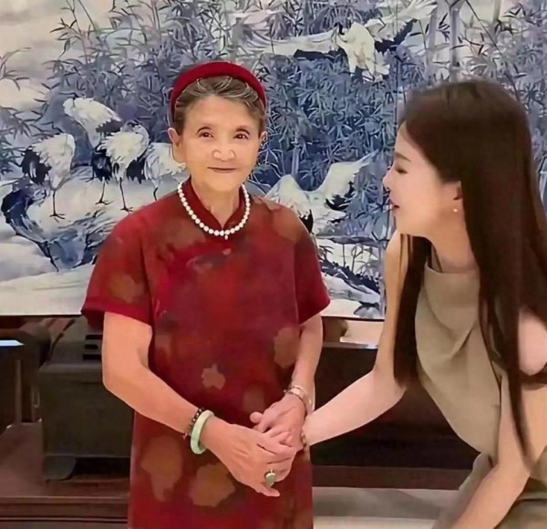 黄圣依离婚是正确的 杨子的妈妈太会装了 你看对儿子新女友有多满意