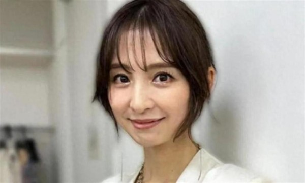 顶流女星再婚嫁粉丝！对方追她十年还是富豪，比偶像剧还浪漫