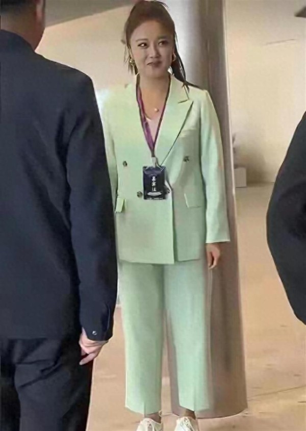 玖月奇迹离婚7年，王小玮近况曝光，43岁无婚无育，身体发福显老