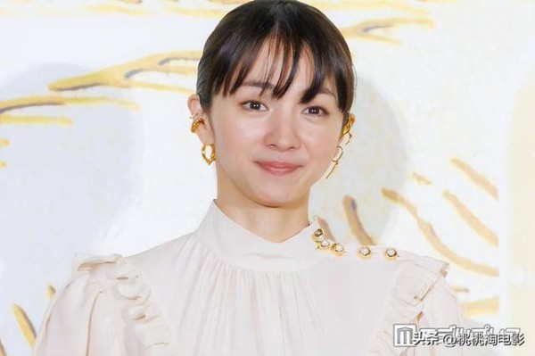 满岛光宣布结婚当妈!闪嫁小8岁男模,曾有过6年婚姻