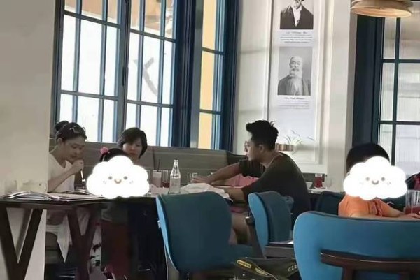 大S和女儿、汪小菲一起吃饭。