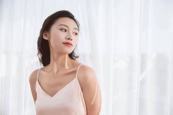 情人之间,能忍住这么久不联系,意思很明显了