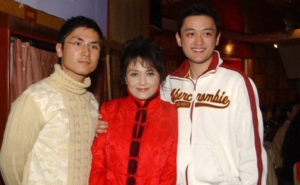 香港知名男星和哥哥决裂，多年没有联系，妻子遭拒绝出席母亲葬礼