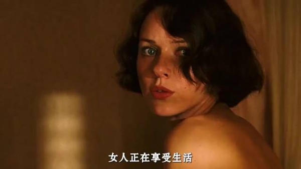 他只存在于她生命中的一瞬，却已是无法抹去的永恒