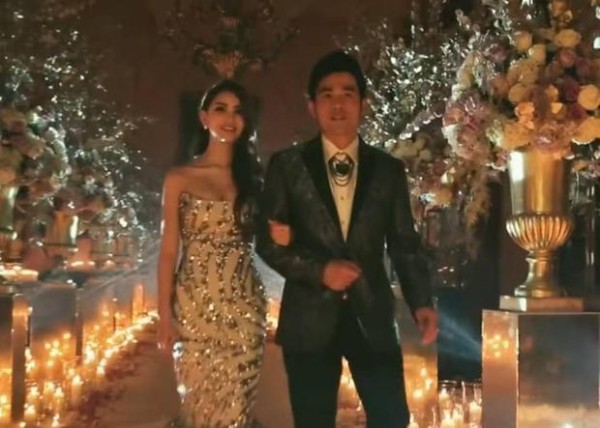 周杰伦昆凌同框，笑容甜蜜超幸福。