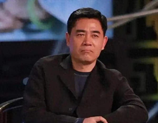 陈宝国近况曝光，70岁依旧风采奕奕，独子陈奕丞至今未婚