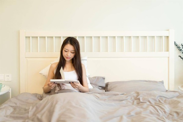 已婚女人做了这事，那就是对你动情了，谨慎保持距离