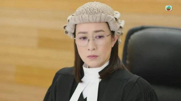 TVB视后片场教新人演哭戏,后辈法庭戏爆发获赞,角色出圈