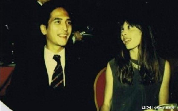 赌王孙女何家华悼念保姆：她就像我的第二个妈妈，其5岁失去双亲